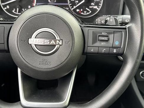 Used 2023 Nissan Rogue SV AWD/4WD image 16