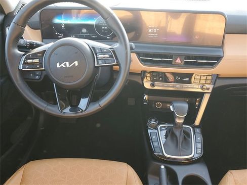 Certified 2025 Kia Seltos EX w/ EX Sunroof Package image 12