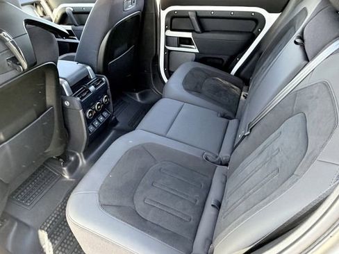 Used 2020 Land Rover Defender 110 SE image 25