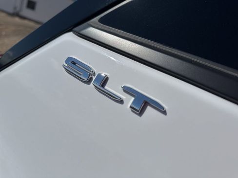 Used 2023 GMC Terrain SLT image 9