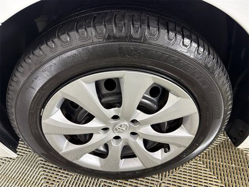 Used 2022 Toyota Corolla LE image 11