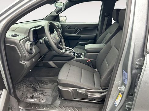 Used 2025 Chevrolet Colorado W/T image 15