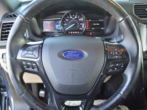 Used 2018 Ford Explorer XLT w/ Equipment Group 202A FWD image 14