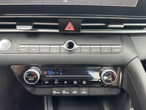 Used 2024 Hyundai Elantra SEL image 17