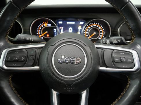 Used 2022 Jeep Wrangler Unlimited Sahara AWD/4WD image 16