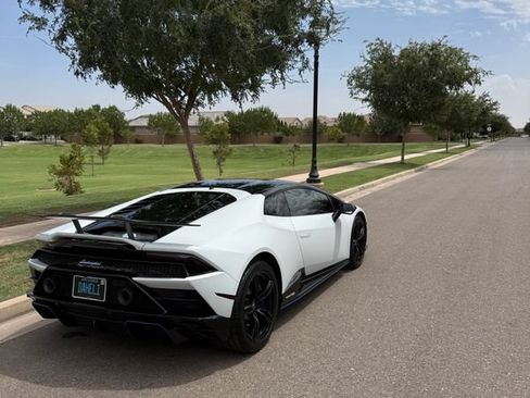 Used 2021 Lamborghini Huracan EVO RWD image 4