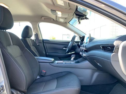 Used 2025 Nissan Sentra SV image 34