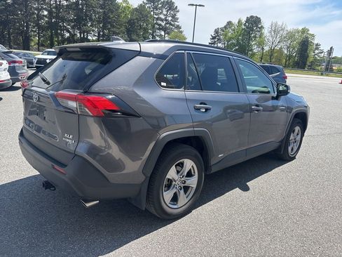 Used 2022 Toyota RAV4 XLE w/ Convenience Package image 7