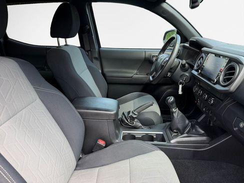Certified 2020 Toyota Tacoma TRD Off-Road AWD/4WD image 27