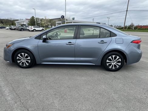 Used 2021 Toyota Corolla LE w/ Carpet Mat Package (TMS) image 8