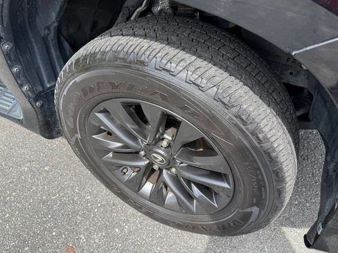 Used 2020 Lexus GX 460 Premium w/ Premium Package image 13