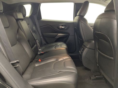 Used 2020 Jeep Cherokee Limited FWD image 19