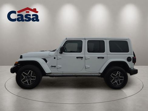 Used 2025 Jeep Wrangler Unlimited Sahara AWD/4WD image 5