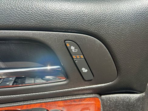 Used 2013 Chevrolet Avalanche LT image 10