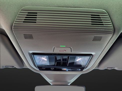 Used 2024 Volkswagen Atlas Peak Edition SE image 41