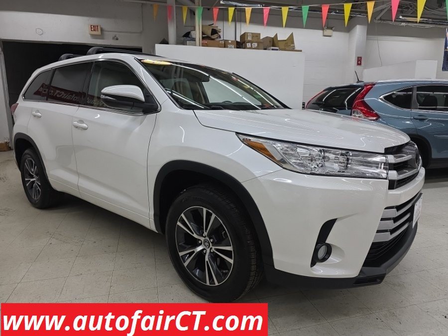 Used 2017 Toyota Highlander Plus FWD image 1