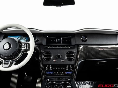 Used 2020 Rolls-Royce Cullinan Black Badge image 25