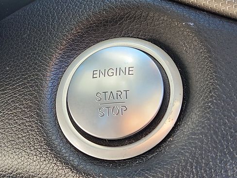 Used 2019 Mercedes-Benz GLA 250 4MATIC image 23