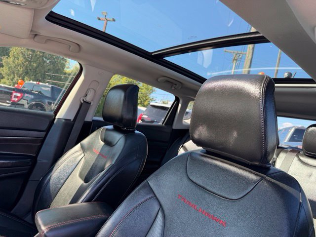 Used 2022 Jeep Compass Trailhawk w/ Trailhawk Elite Group AWD/4WD image 2