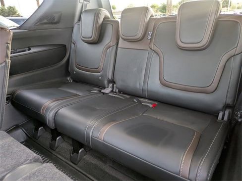 Used 2025 Nissan Armada SL image 17