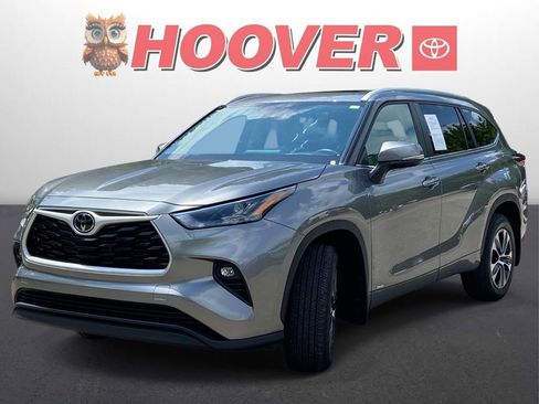 Used 2025 Toyota Highlander XLE AWD/4WD image 5