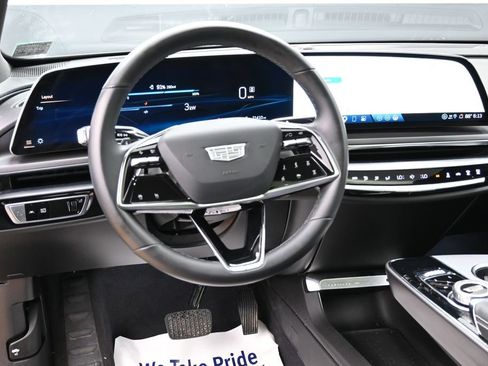 Used 2024 Cadillac Lyriq Tech RWD image 17