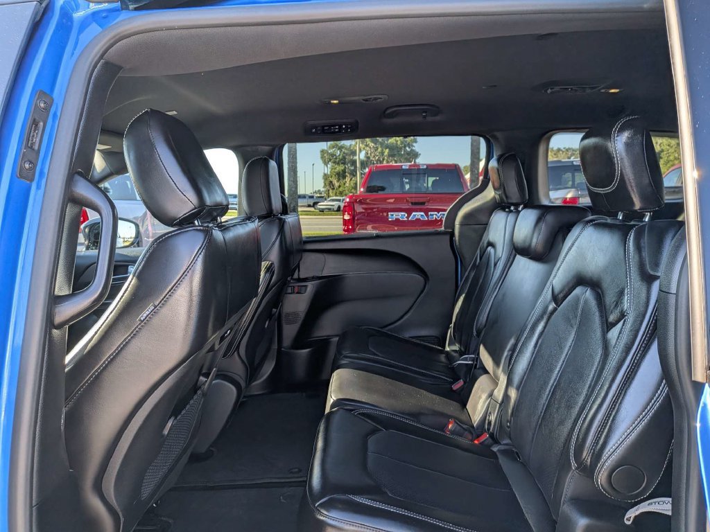 Used 2026 Chrysler Pacifica Select w/ S Appearance Package FWD image 13