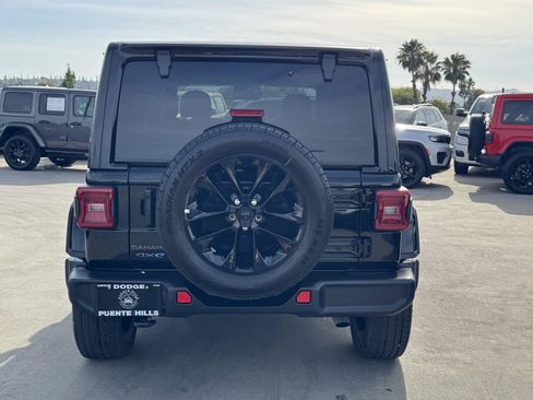 Certified 2025 Jeep Wrangler Unlimited Sahara AWD/4WD image 6