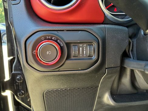 Used 2021 Jeep Wrangler Unlimited Rubicon AWD/4WD image 7