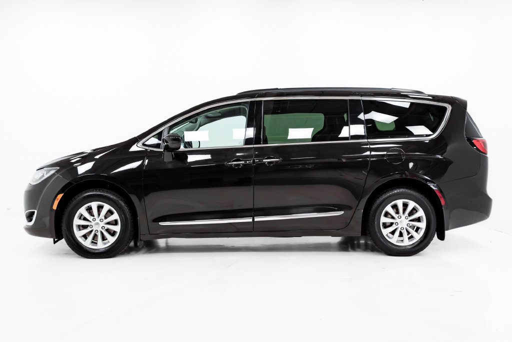 Used 2017 Chrysler Pacifica Touring-L FWD image 25