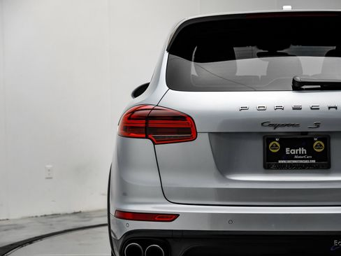 Used 2017 Porsche Cayenne S image 12