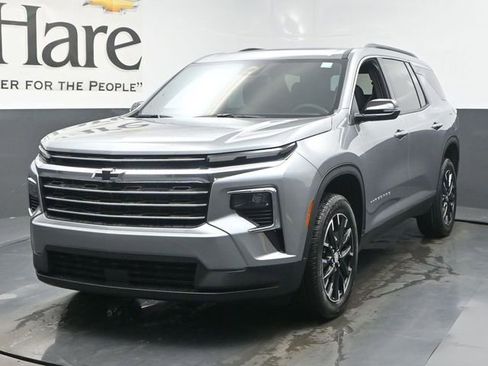 New 2026 Chevrolet Traverse LT w/ Sun and Wheel Package FWD image 7