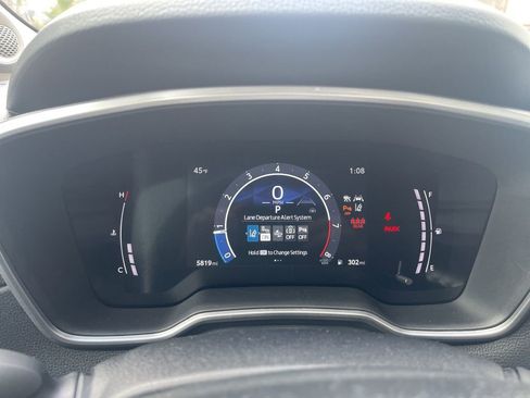 Used 2025 Toyota Corolla Cross XLE w/ Convenience Package image 26