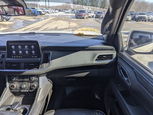 Used 2021 GMC Yukon XL SLT image 4