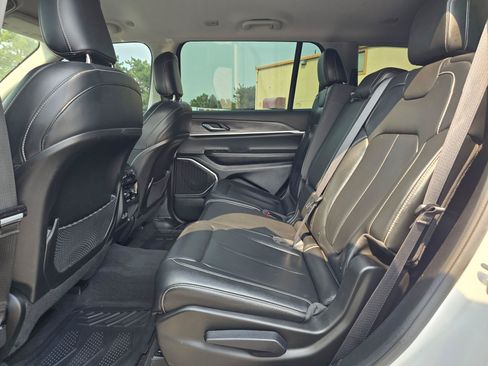 Used 2022 Jeep Grand Cherokee L Limited AWD/4WD image 12