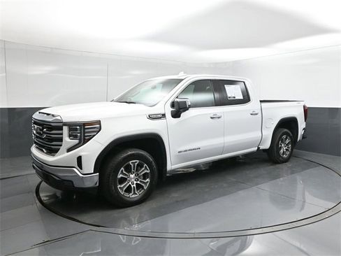 Used 2024 GMC Sierra 1500 SLT image 1