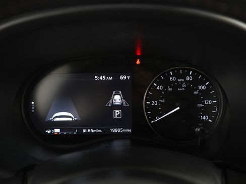 Used 2022 Nissan Kicks SR w/ Premium Package FWD image 24