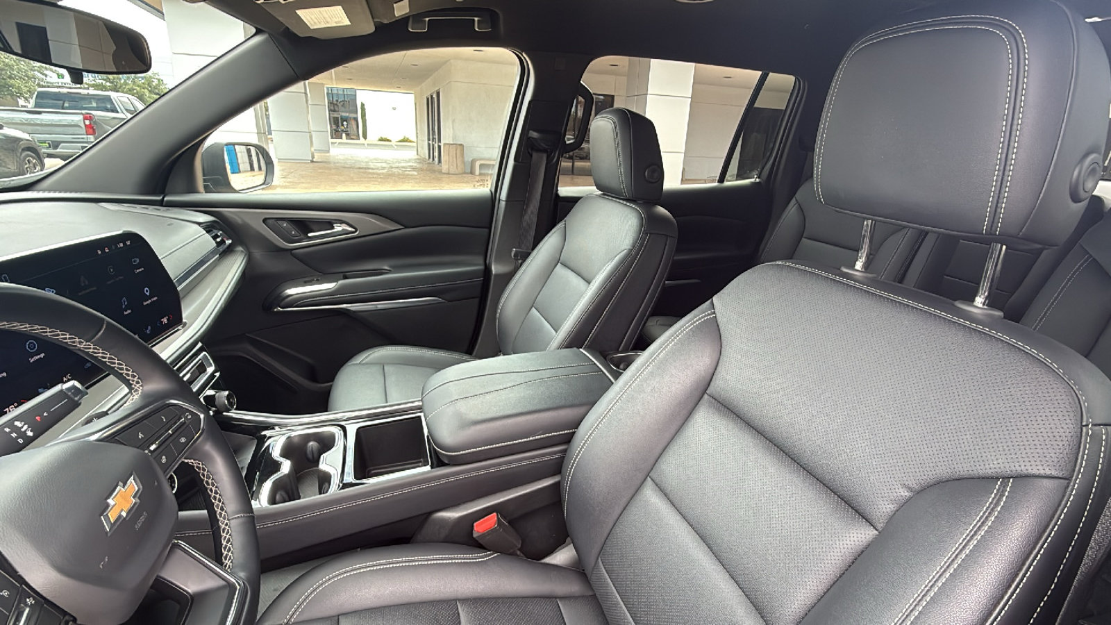 Used 2026 Chevrolet Traverse LT FWD image 15