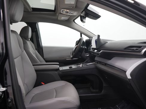 Used 2025 Toyota Sienna XLE w/ XLE Plus Package AWD/4WD image 13