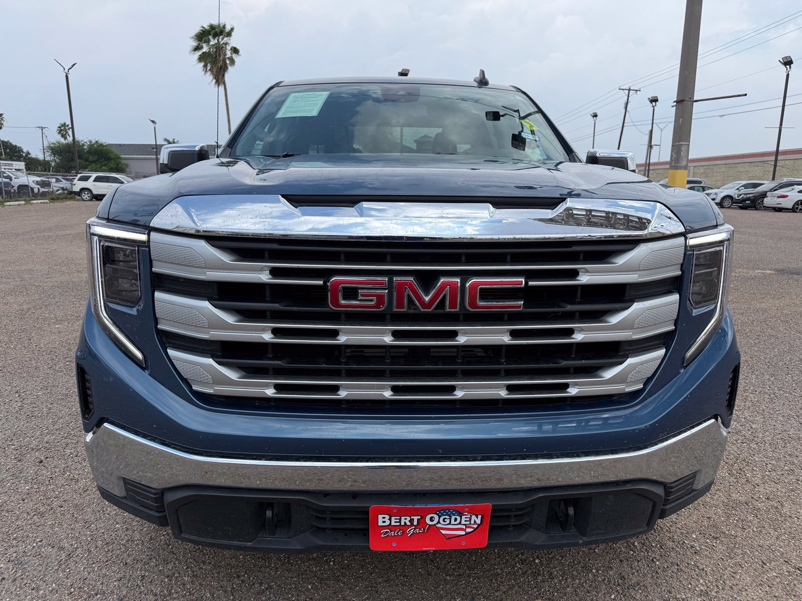 Used 2024 GMC Sierra 1500 SLE AWD/4WD image 2