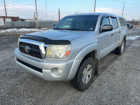 Used 2011 Toyota Tacoma 4x4 Double Cab w/ SR5 Pkg #2 image 1