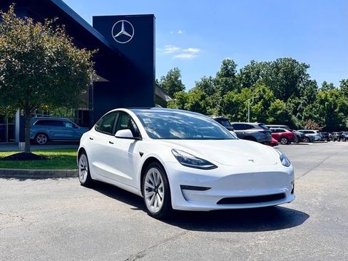 Used 2023 Tesla Model 3 Standard Range RWD image 1