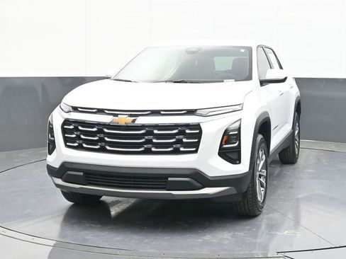 New 2026 Chevrolet Equinox LT FWD image 2