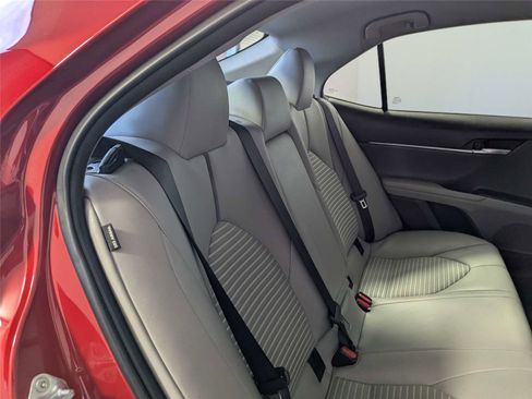 Used 2023 Toyota Camry SE image 19