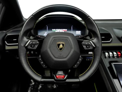Used 2020 Lamborghini Huracan EVO RWD image 4
