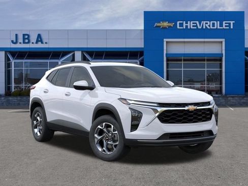 New 2026 Chevrolet Trax LT w/ Sunroof Package FWD image 7