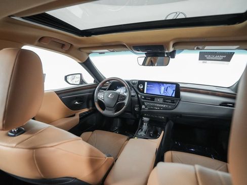 Certified 2024 Lexus ES 300h w/ Technology Package FWD image 16