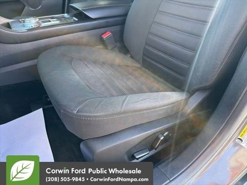 Used 2018 Ford Fusion SE w/ Fusion SE Technology Package FWD image 25