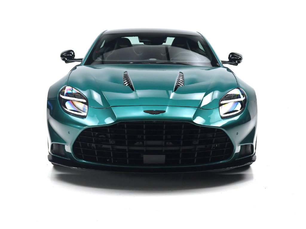 Used 2025 Aston Martin Vanquish RWD image 33