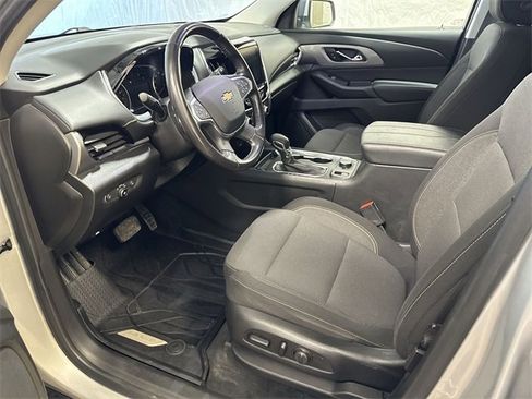 Used 2021 Chevrolet Traverse LT image 11